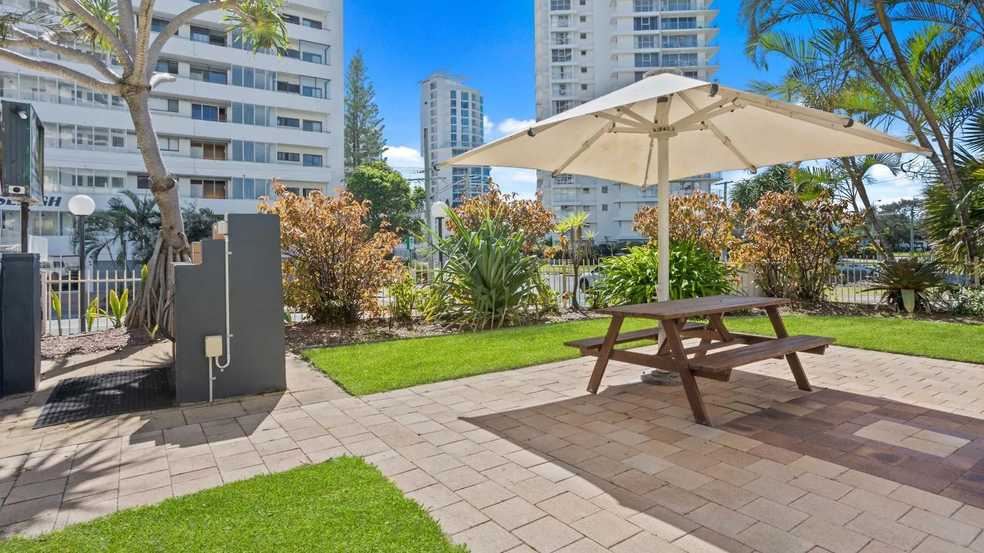 Hi Ho Beach Apartments On Broadbeach Gold Coast Apart Otel