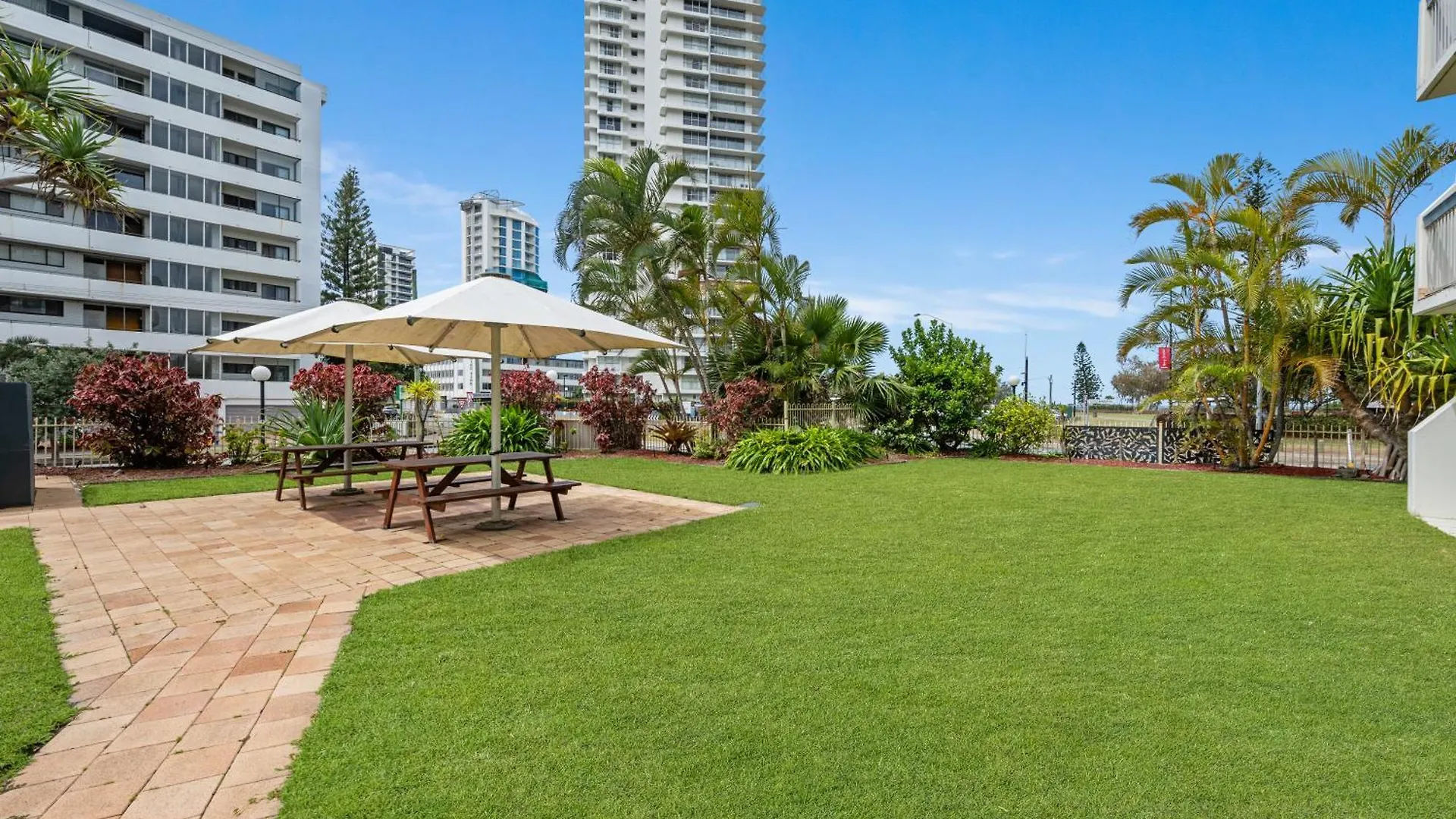 Hi Ho Beach Apartments On Broadbeach Gold Coast
