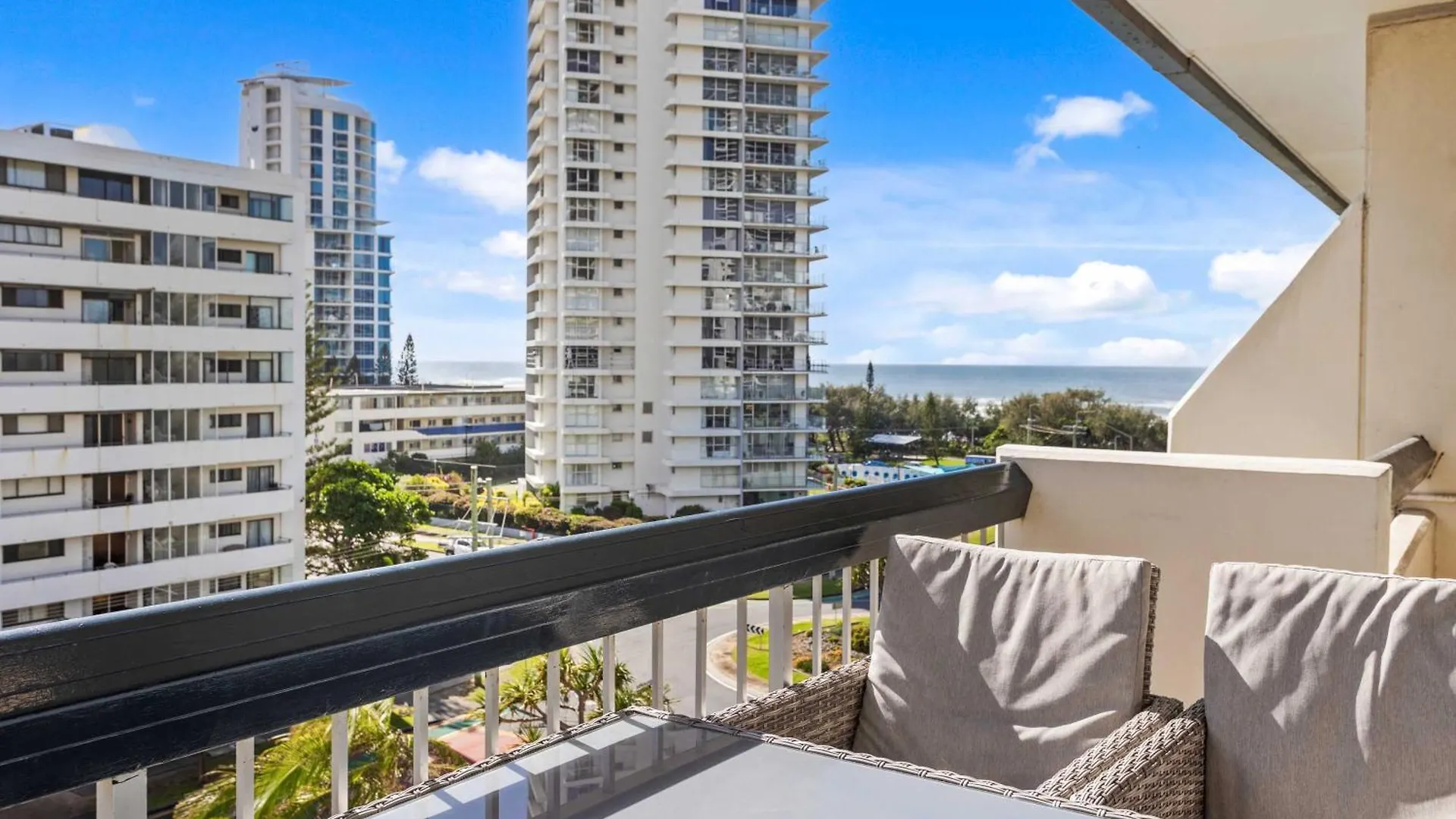 *** Aparthotel Hi Ho Beach Apartments On Broadbeach Gold Coast Australien