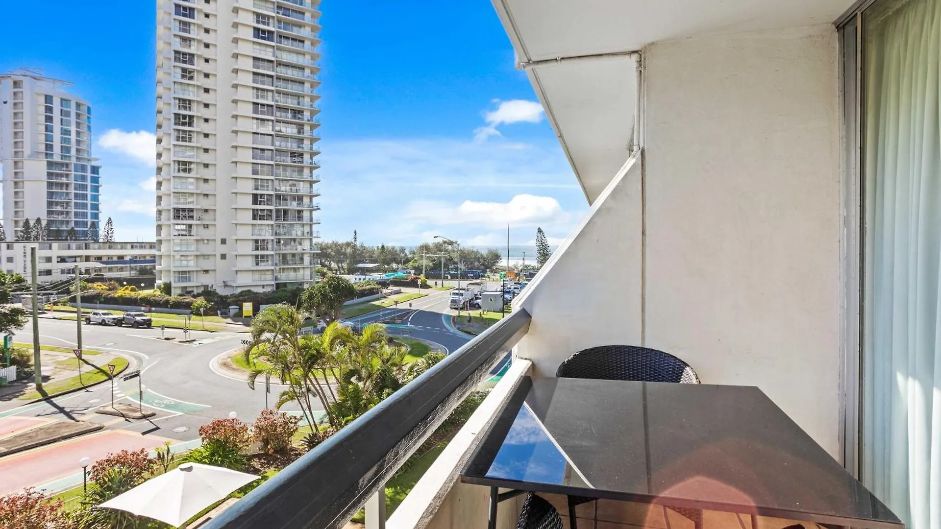 Aparthotel Hi Ho Beach Apartments On Broadbeach Gold Coast