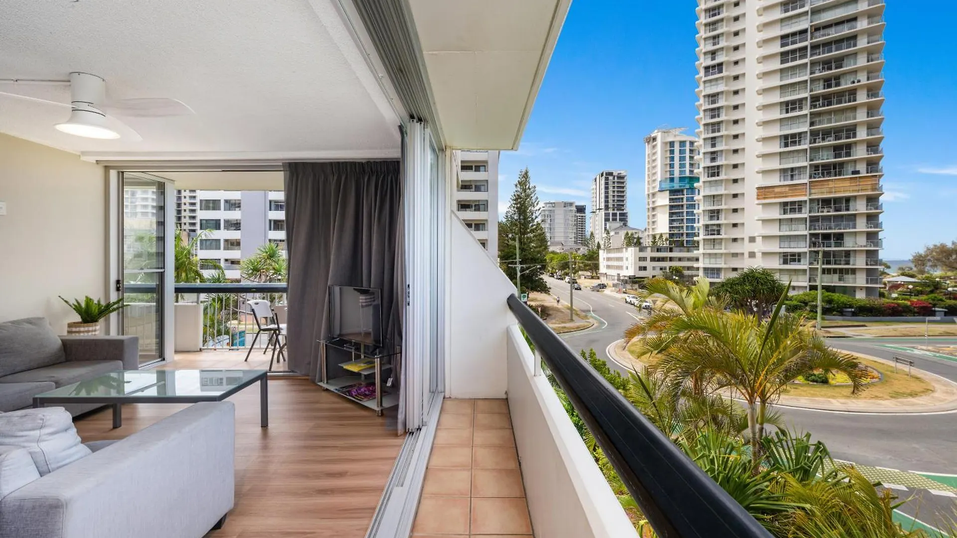 Hi Ho Beach Apartments On Broadbeach Gold Coast 3*,  Australia