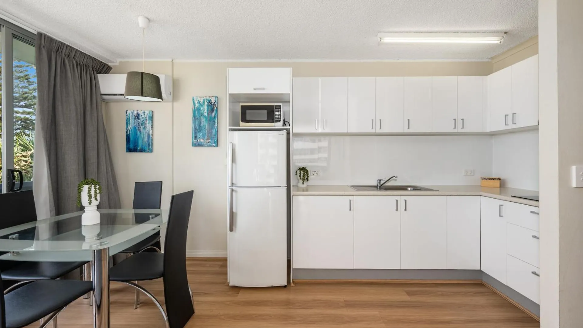 Hi Ho Beach Apartments On Broadbeach Gold Coast 3*,