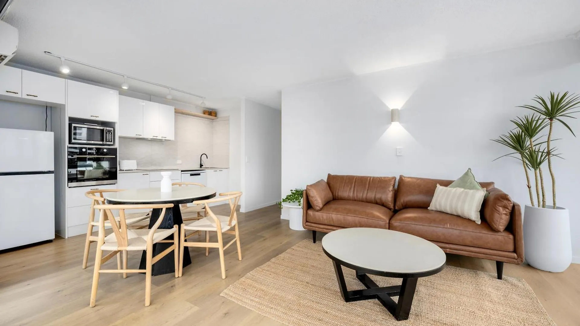 Aparthotel Hi Ho Beach Apartments On Broadbeach Gold Coast