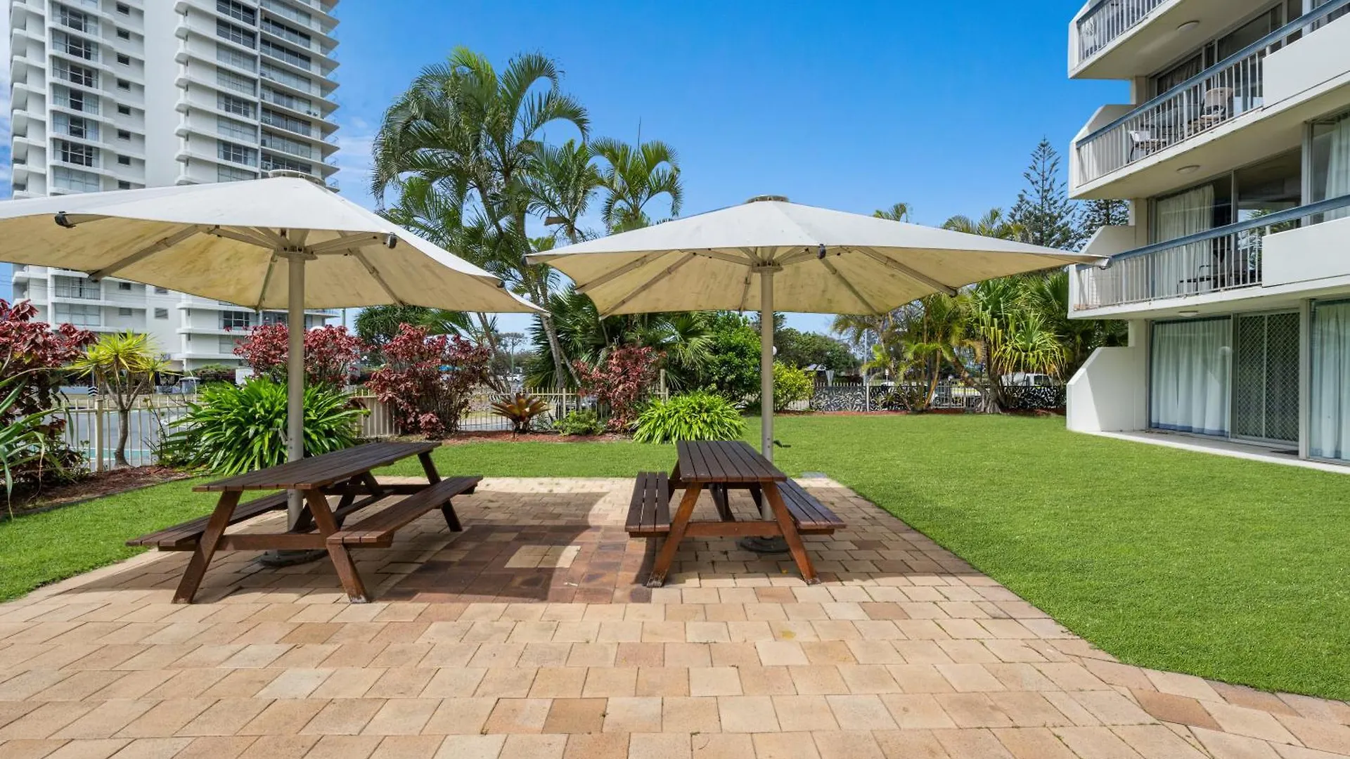 Hi Ho Beach Apartments On Broadbeach Gold Coast
