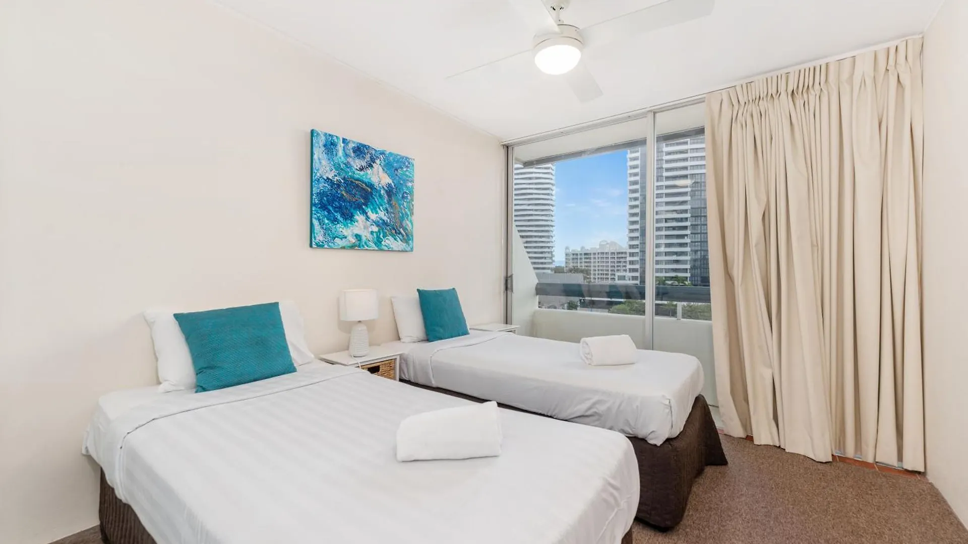 *** Aparthotel Hi Ho Beach Apartments On Broadbeach Gold Coast Australia