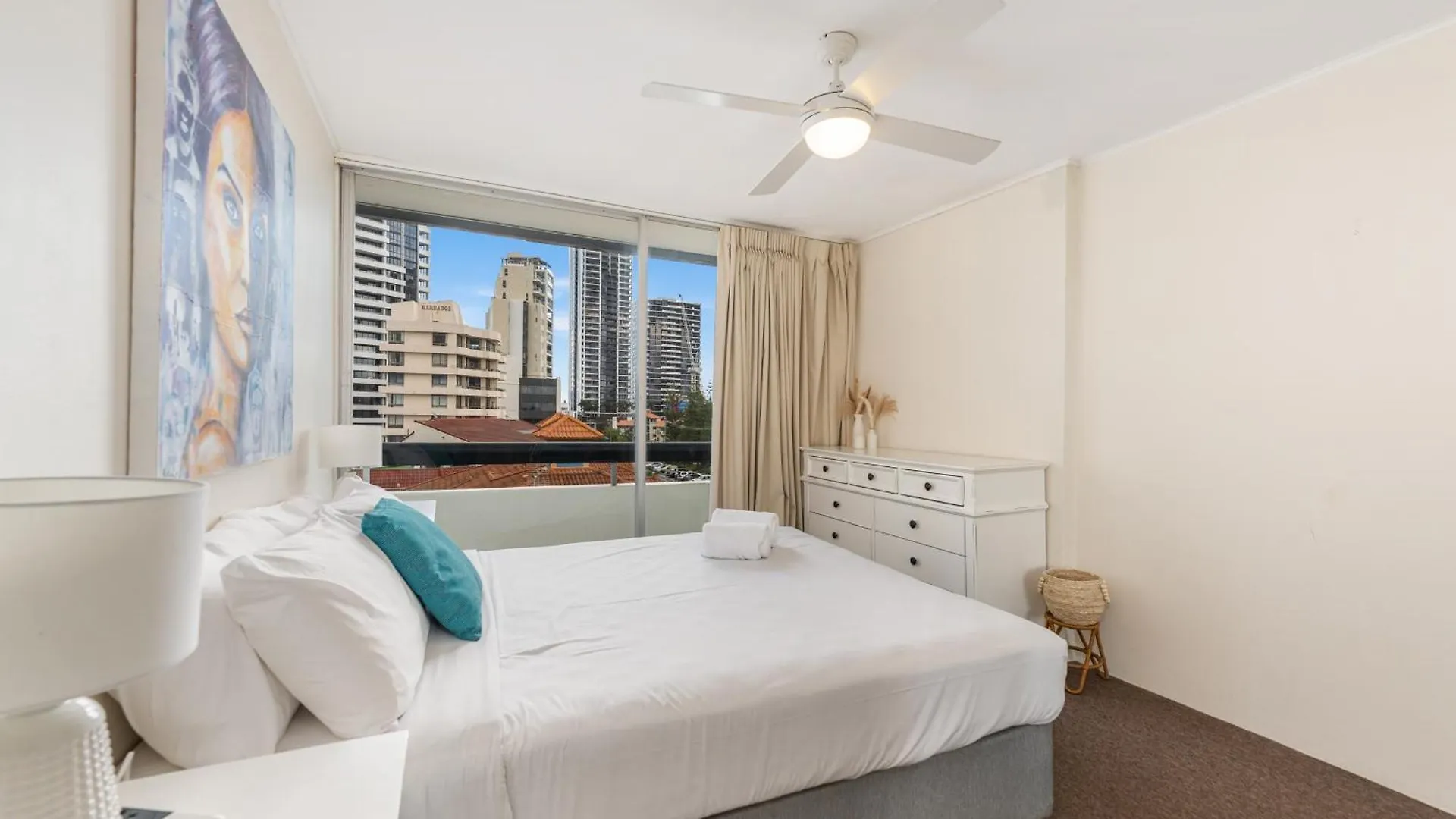 Aparthotel Hi Ho Beach Apartments On Broadbeach Gold Coast