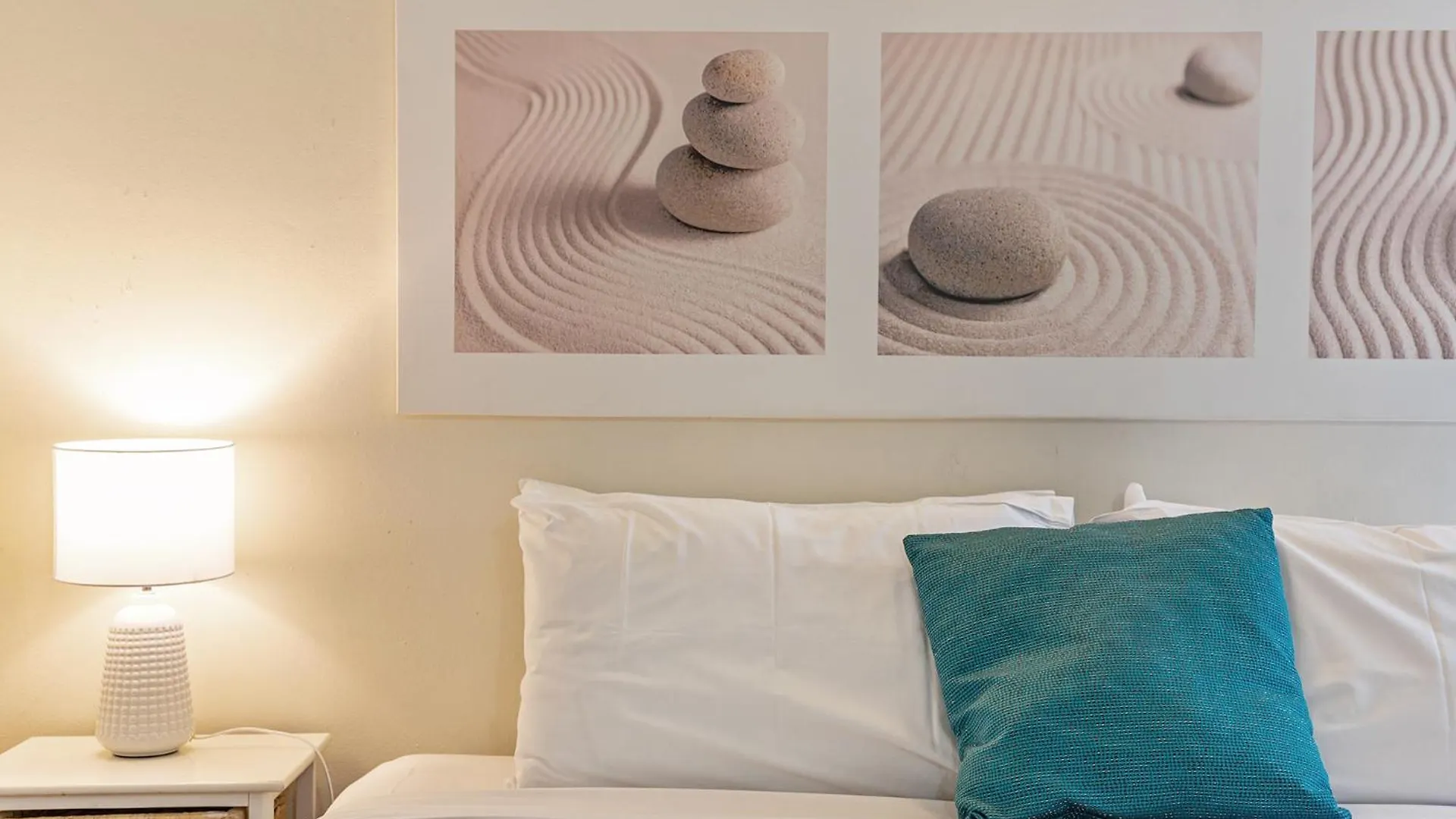Aparthotel Hi Ho Beach Apartments On Broadbeach Gold Coast