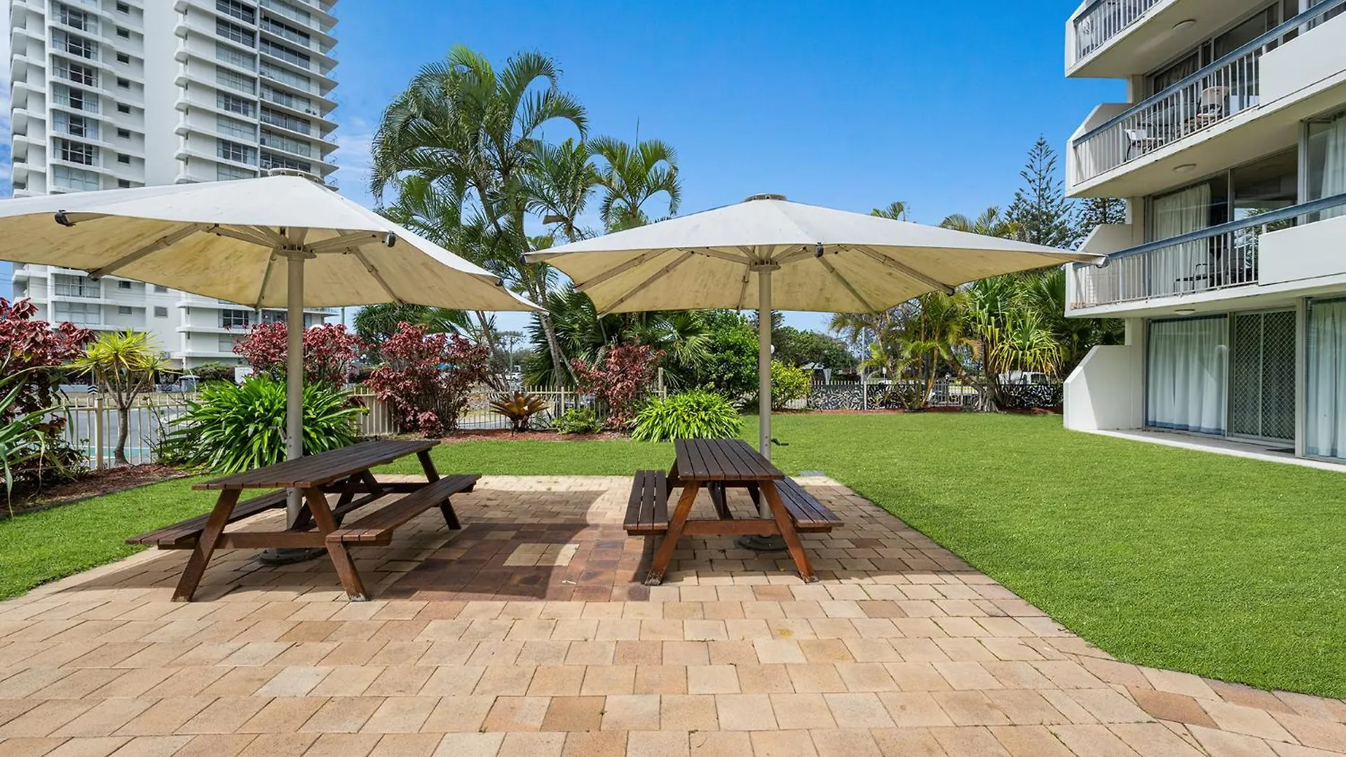 Hi Ho Beach Apartments On Broadbeach Gold Coast 3*,  Australia
