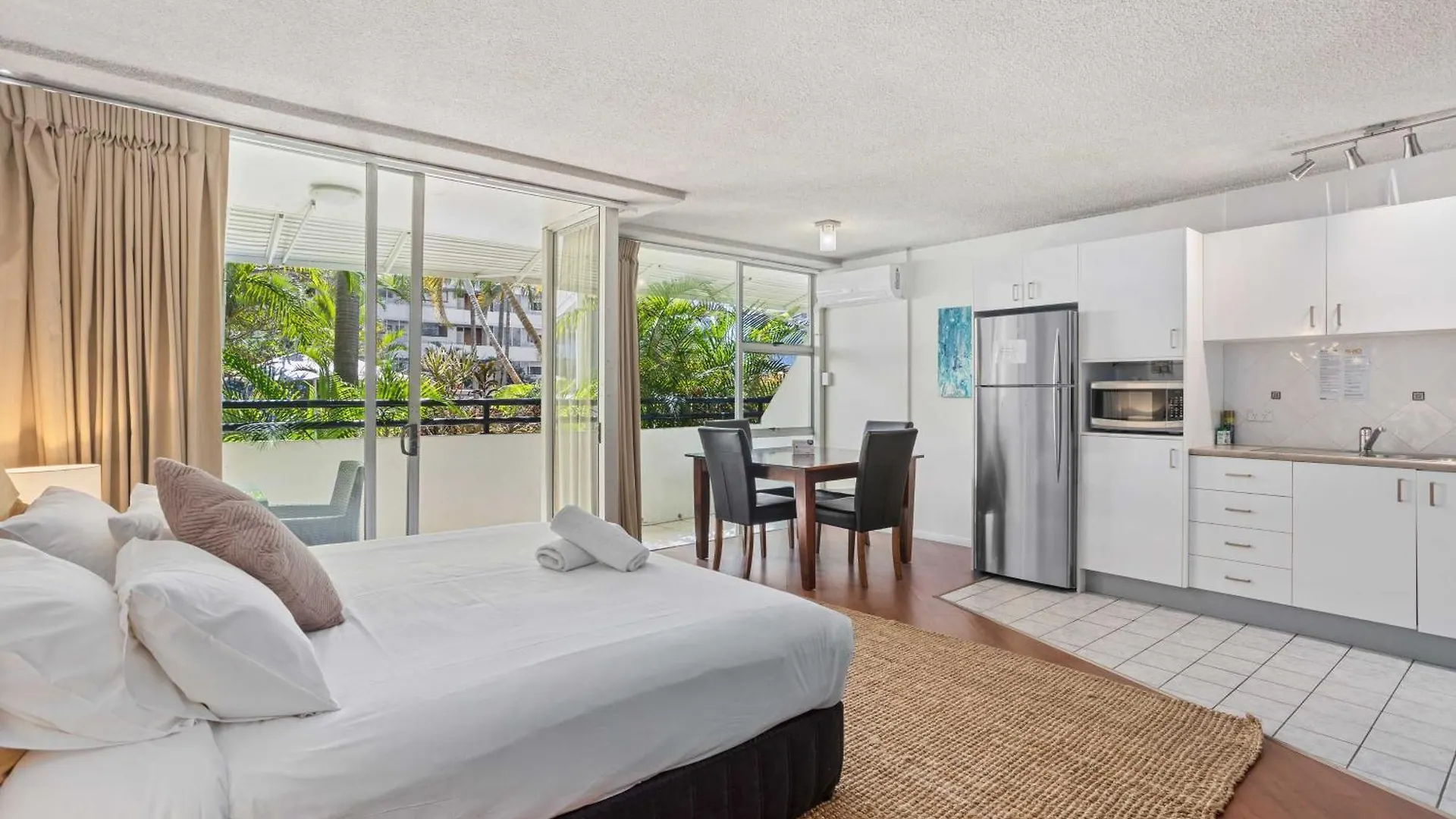 Hi Ho Beach Apartments On Broadbeach Gold Coast
