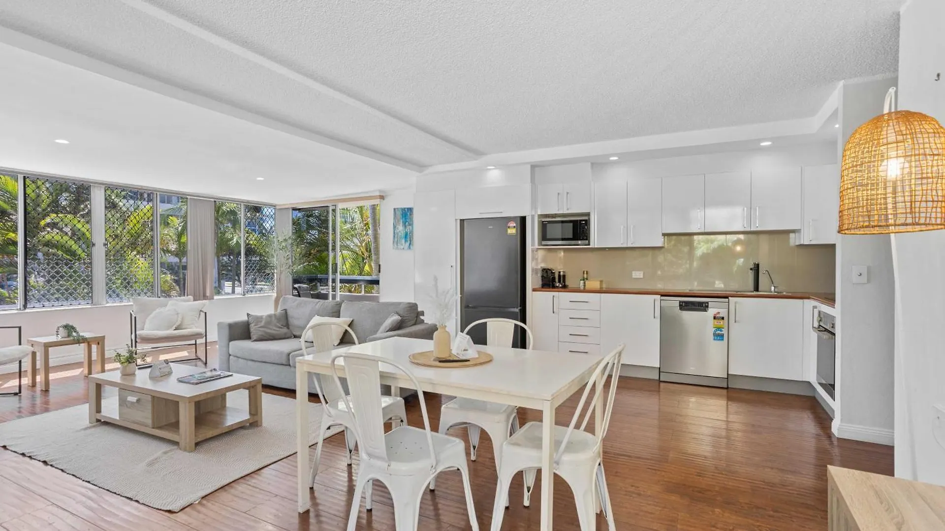 Hi Ho Beach Apartments On Broadbeach Gold Coast Aparthotel