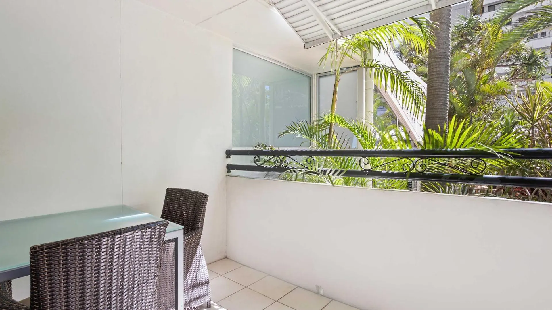 Hi Ho Beach Apartments On Broadbeach Gold Coast Aparthotel