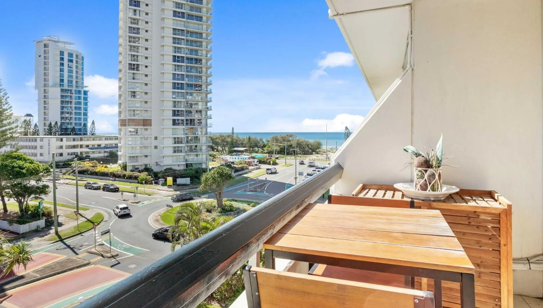 Hi Ho Beach Apartments On Broadbeach Gold Coast Australia