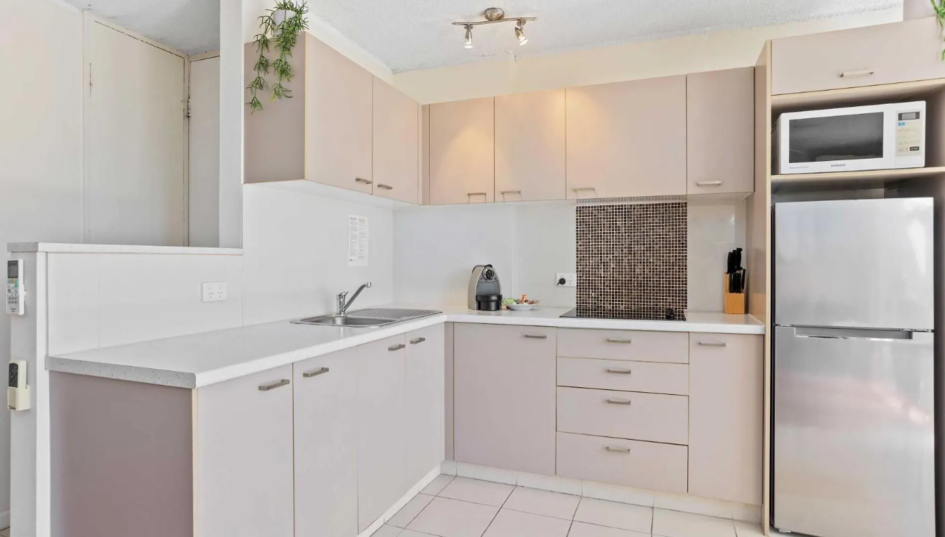 Hi Ho Beach Apartments On Broadbeach Gold Coast 3*,
