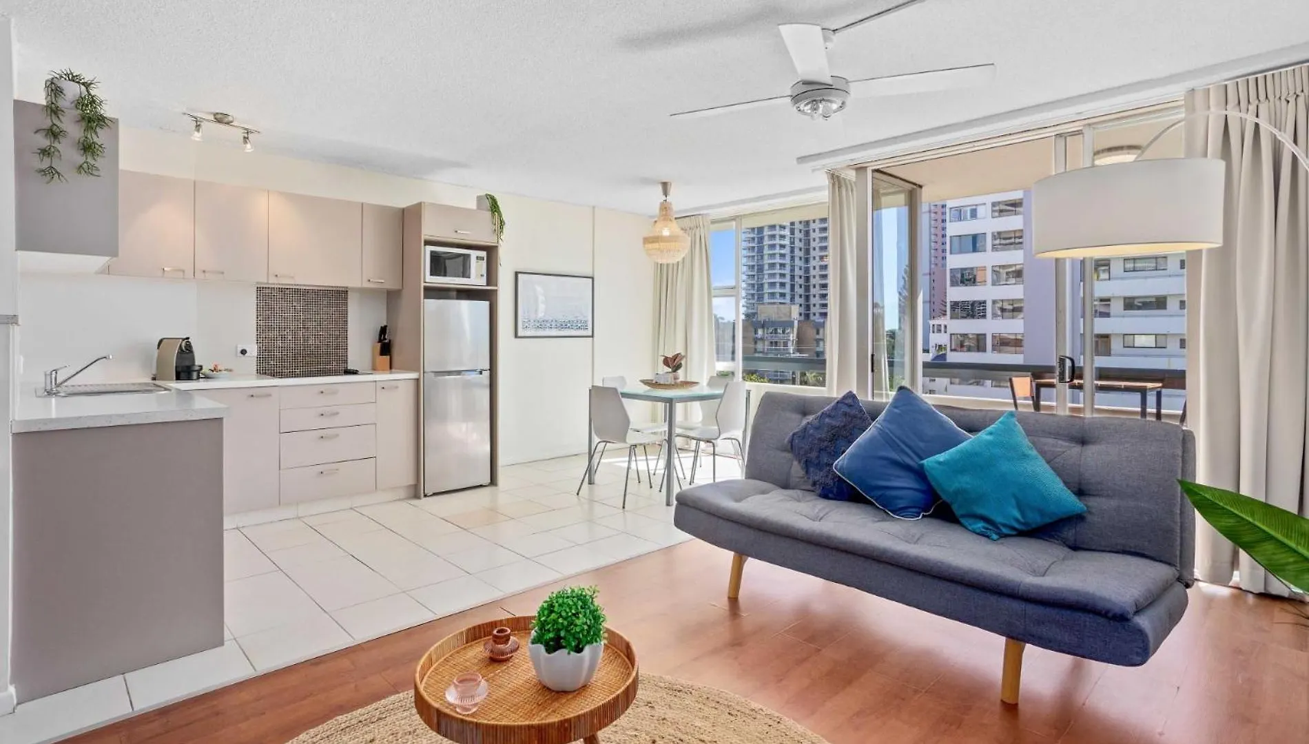 Hi Ho Beach Apartments On Broadbeach Gold Coast Aparthotel