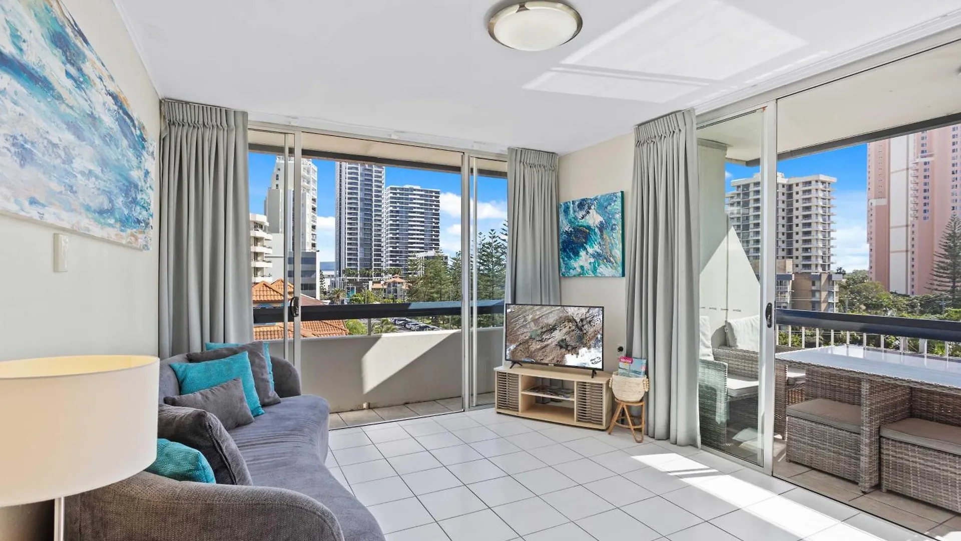 *** Aparthotel Hi Ho Beach Apartments On Broadbeach Gold Coast Australia