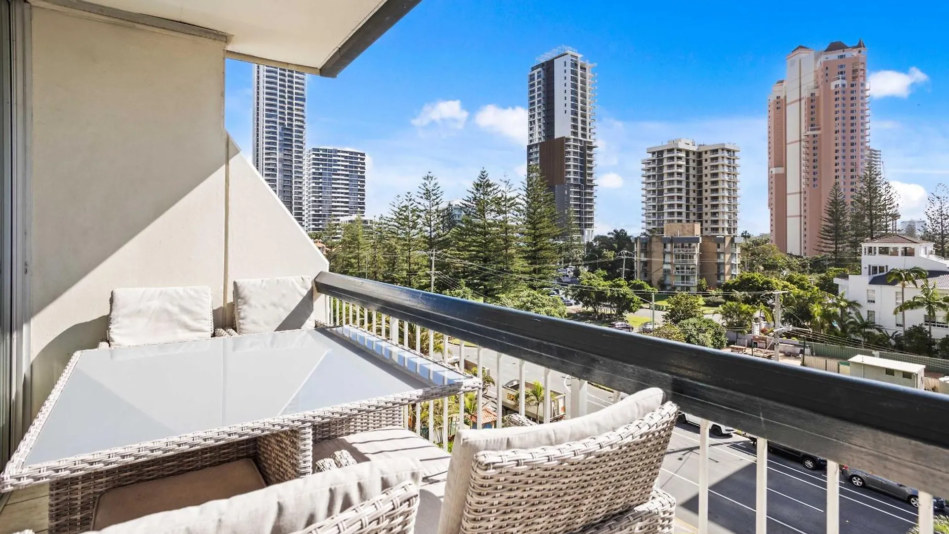 Hi Ho Beach Apartments On Broadbeach Gold Coast Aparthotel