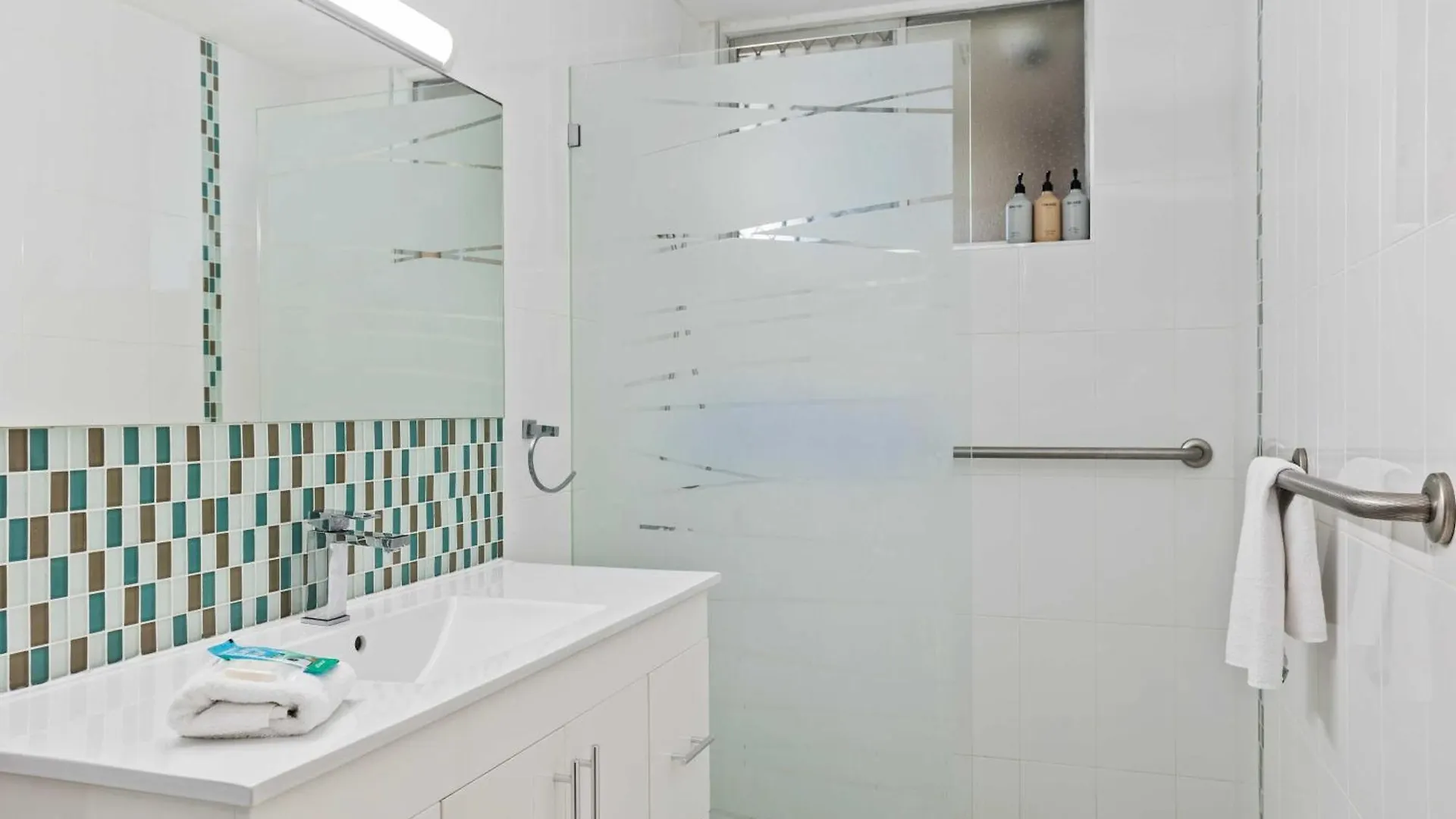 *** Aparthotel Hi Ho Beach Apartments On Broadbeach Gold Coast Australia