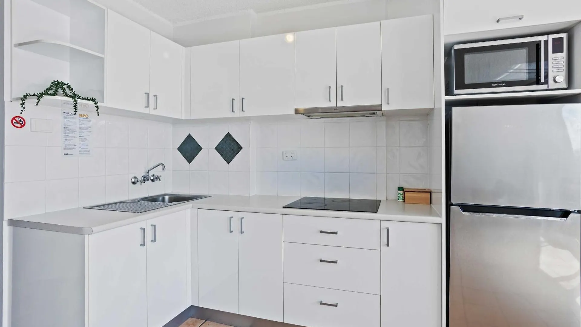 Hi Ho Beach Apartments On Broadbeach Gold Coast 3*,  Australia