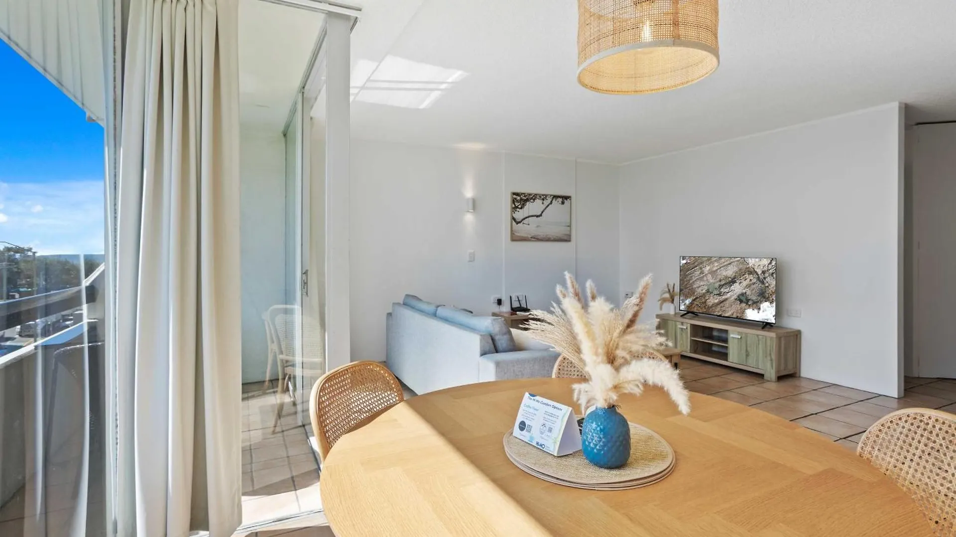 Aparthotel Hi Ho Beach Apartments On Broadbeach Gold Coast
