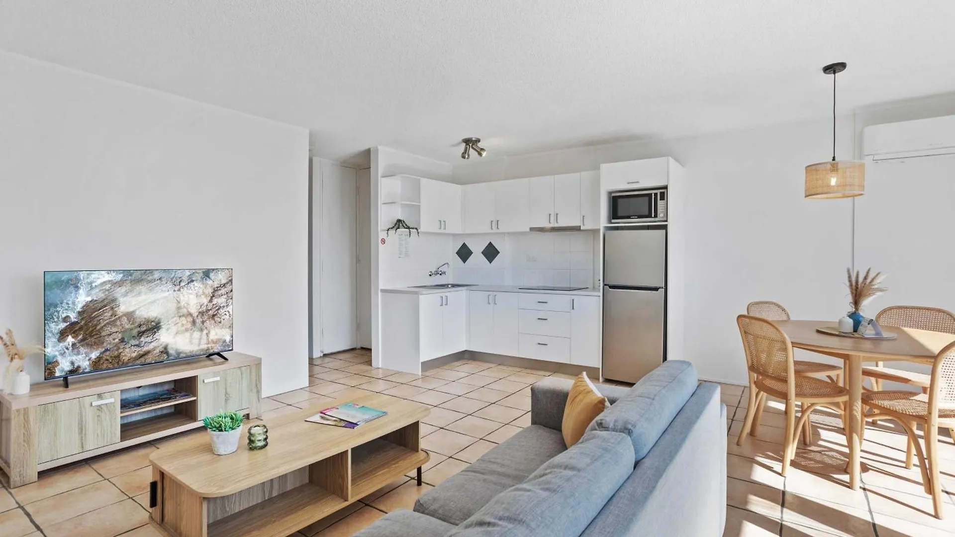 Hi Ho Beach Apartments On Broadbeach Gold Coast 3*,  Australia